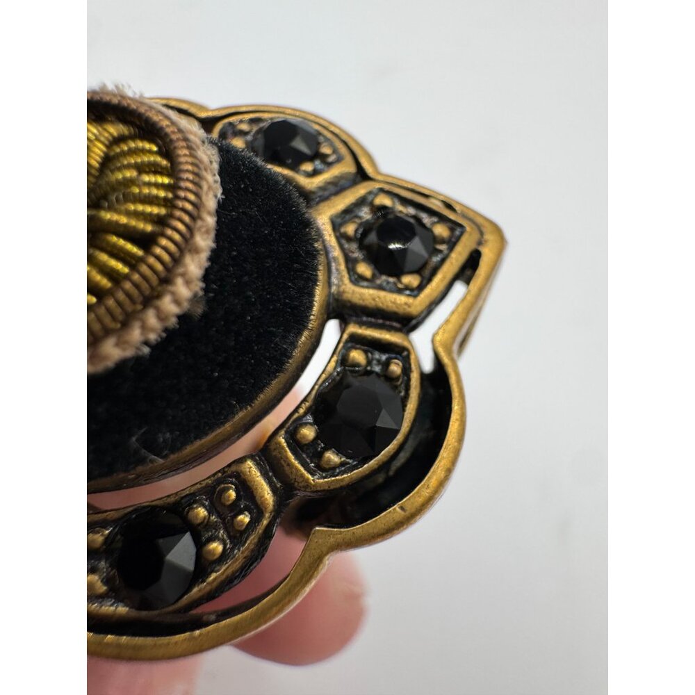 Gucci Velvet & Crystal Pin Cushion Cocktail Ring Size: 6 - Picture 10 of 11